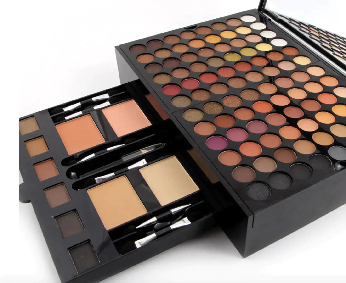 Complete Everyday Makeup Set – Foundations, Eyeshadows & Lip Colours for Every Occasion